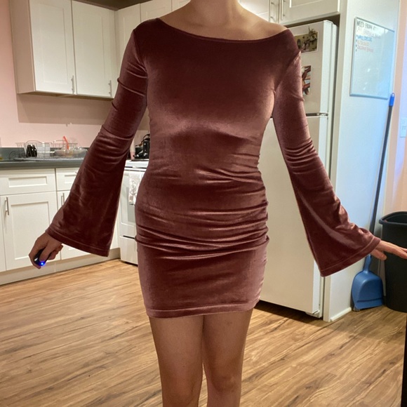 Pink/ Rose colored Velvet dress from Urban Outfitters flare sleeves boat neck - Picture 2 of 6